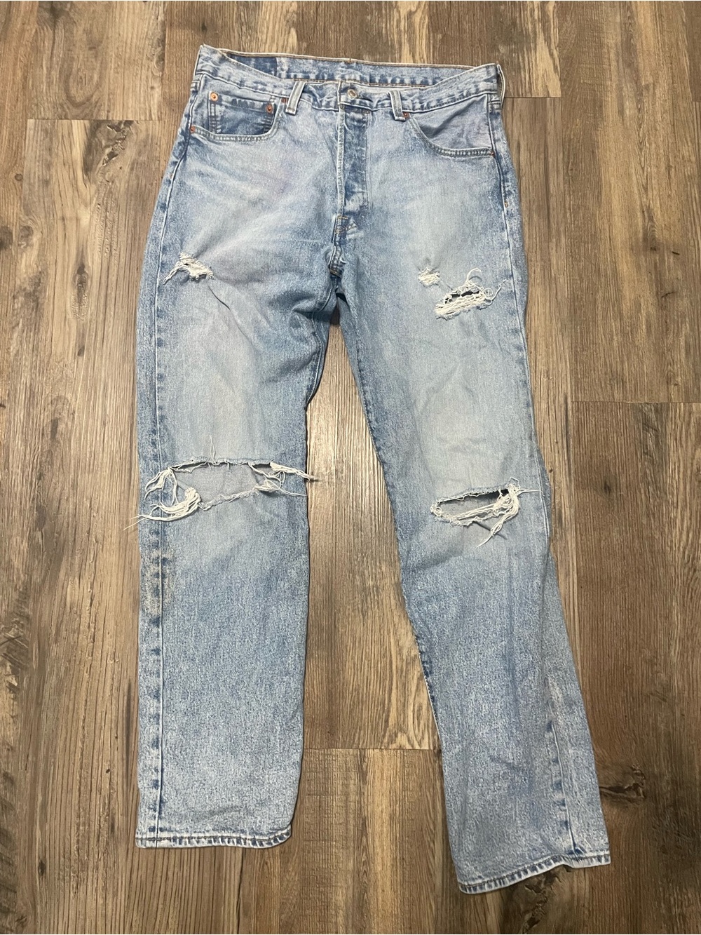 Levi’s Strauss light Blue Distressed Men's Jeans size 33-32